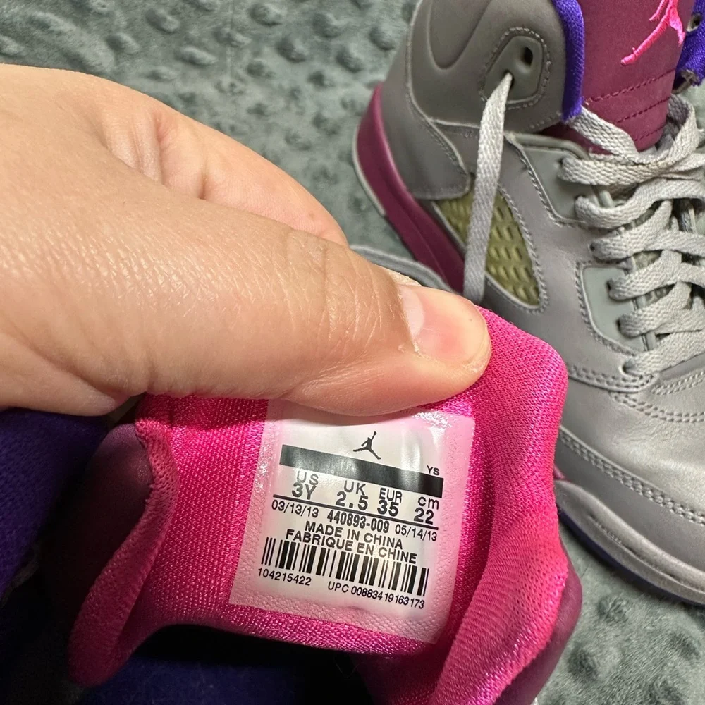 Nike light scuff see